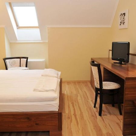 Mizse Motel Lajosmizse Pokoj fotografie